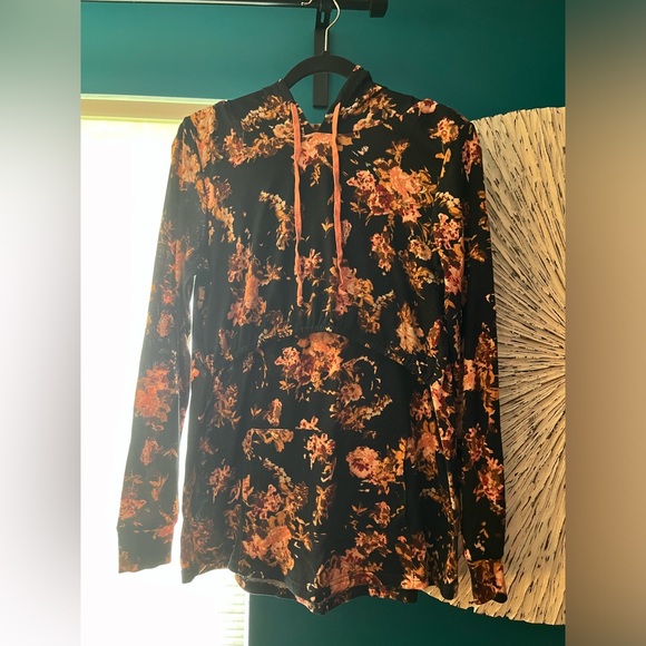 Latched Mama nursing hoodie - Picture 2 of 5